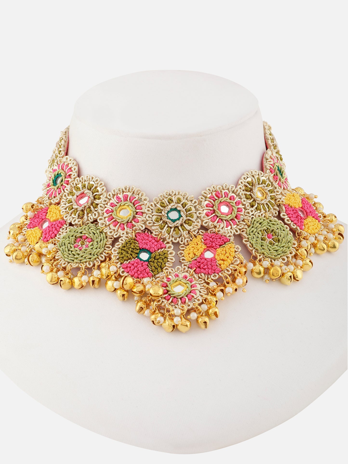 Noor (Earrings, Mangtikka & Necklace Set)