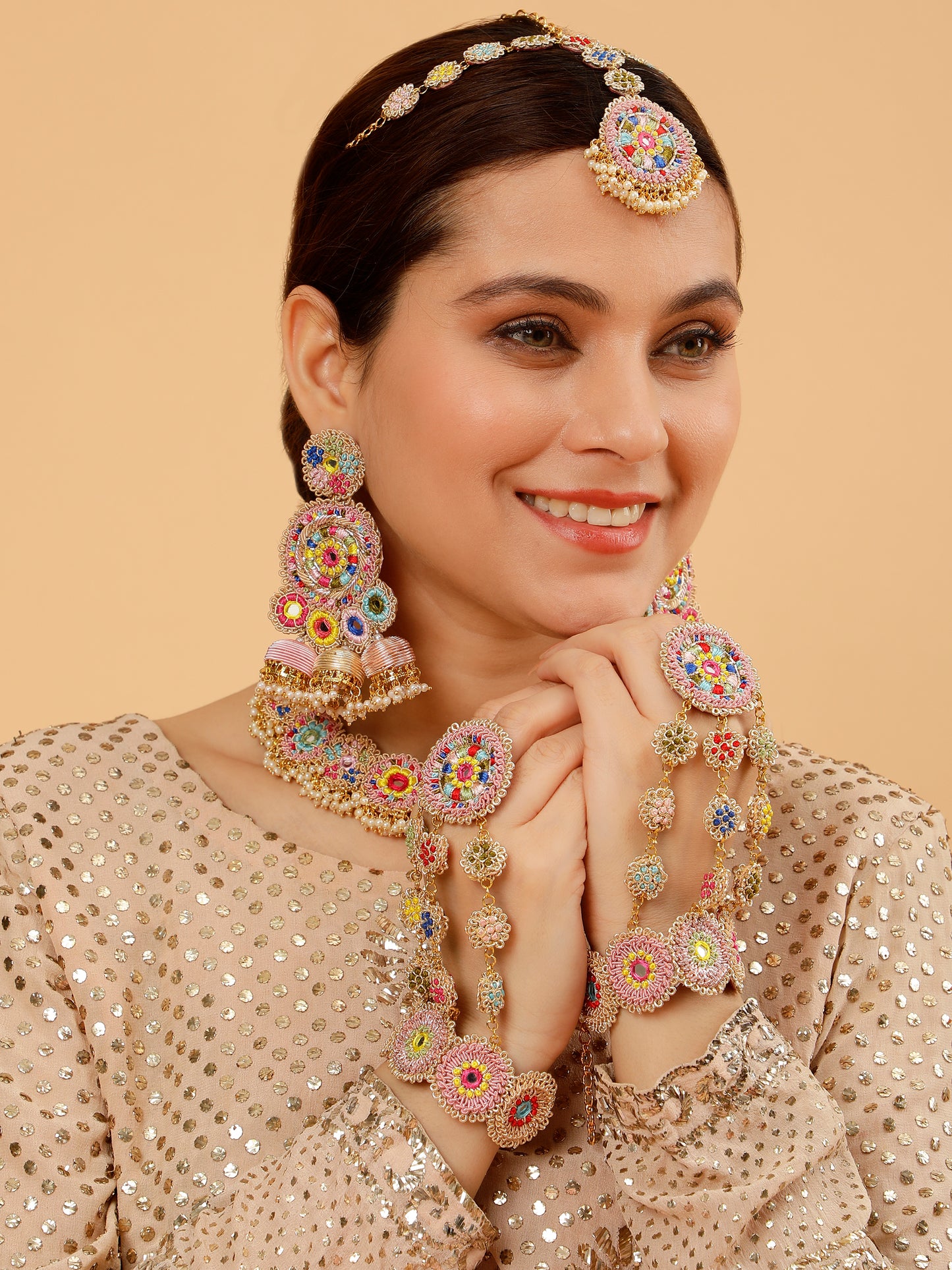 Freya (Earrings, Mathapatti, Sleek Necklace & Pair of Hathphool Set)