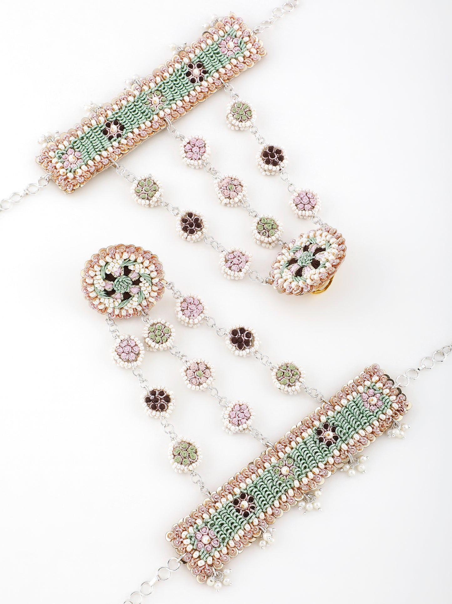 Inaya Set (Earrings, Mathapatti, Sleek Necklace & Set Of Haathphool Set)