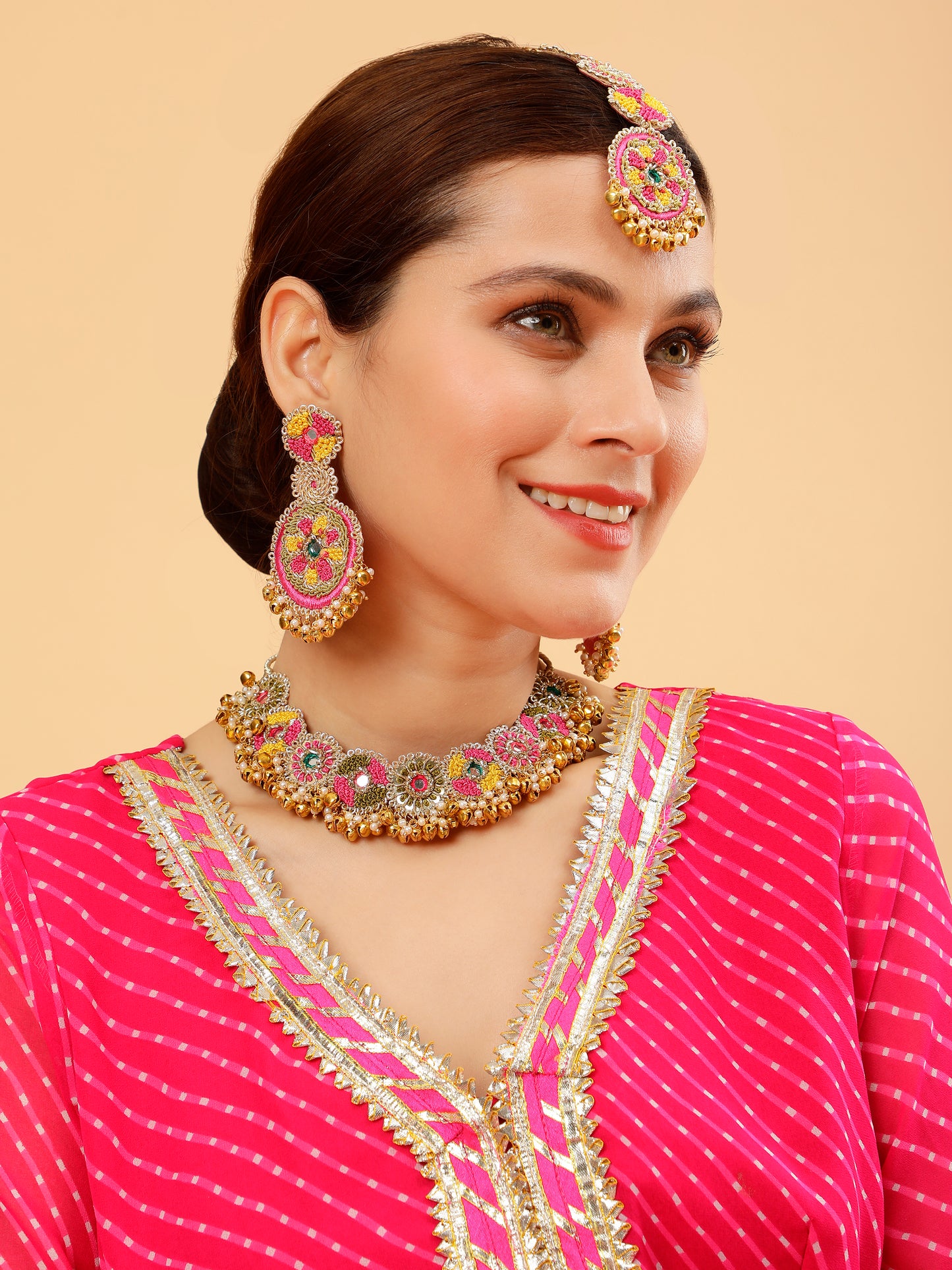 Noor (Earrings, Mangtikka & Sleek Necklace Set)