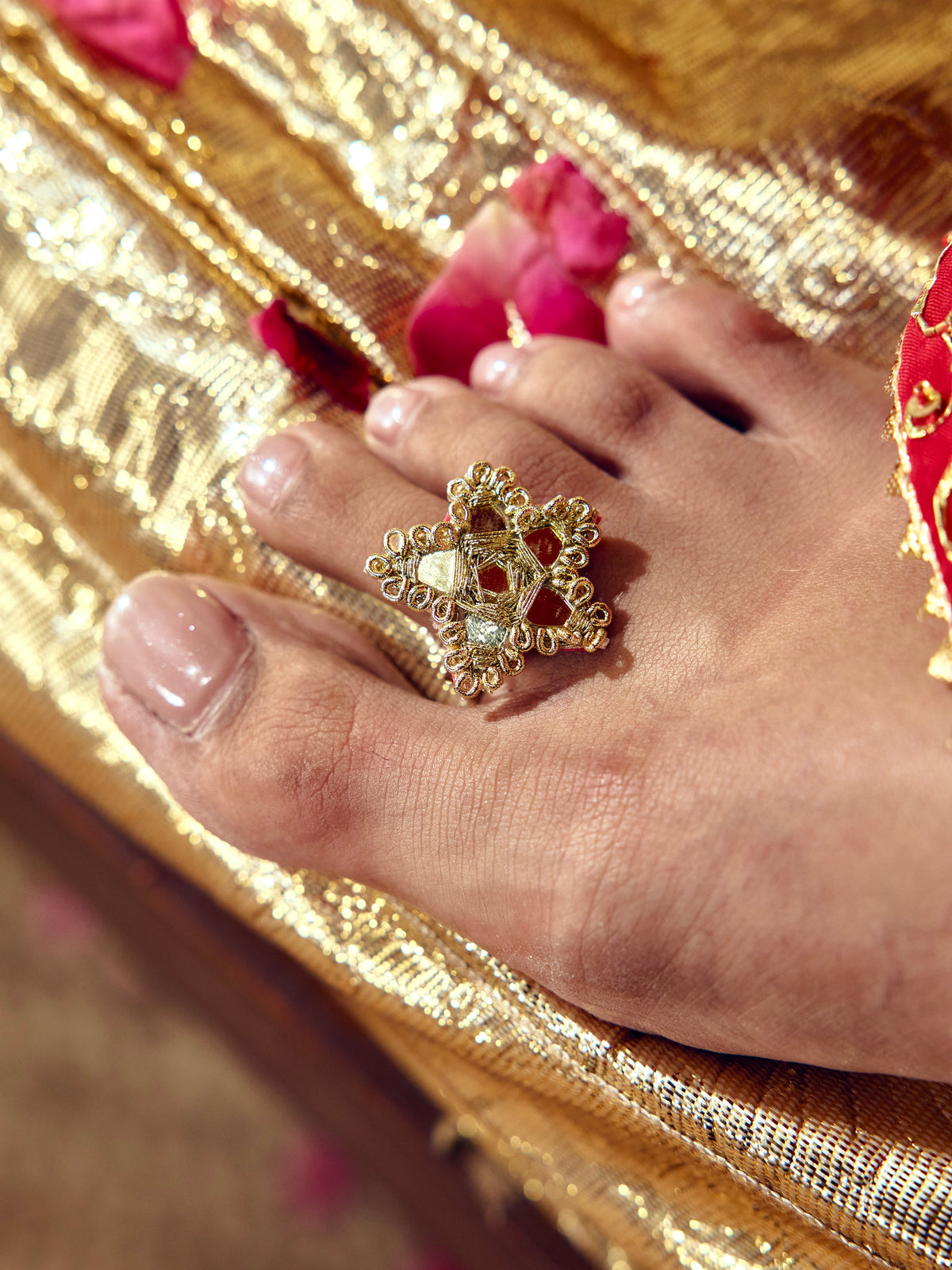 Jhilmil Toe Ring - Gold