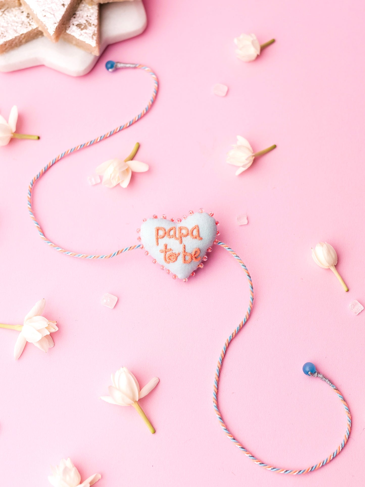 Decorative rakhi with papa to be text