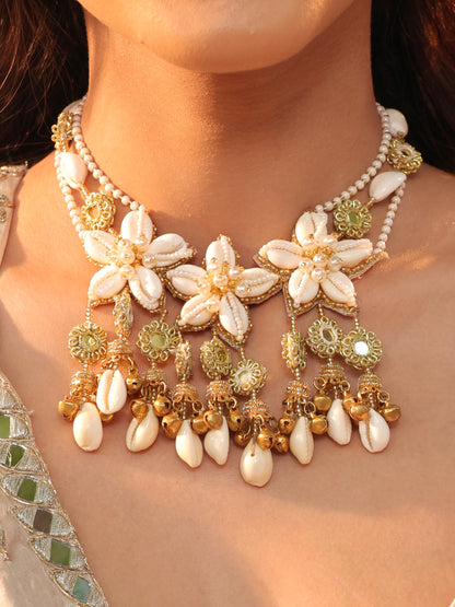 Kaju Katli Cowrie (Earrings, Mathapatti, Choker & Pair of Hathphool with Kaleeras Set)