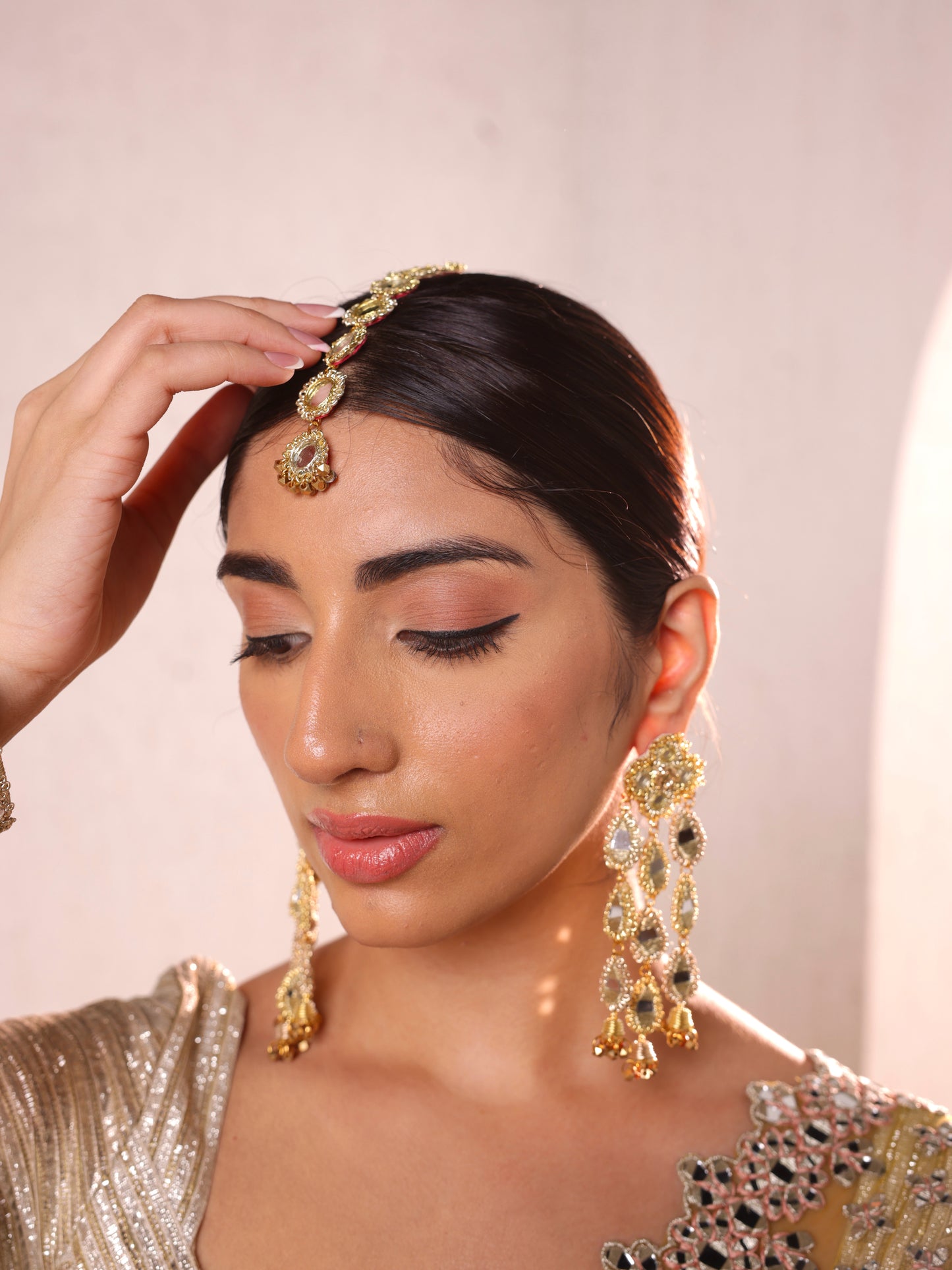 Ishq Gold (Earrings & Mangtikka Set)