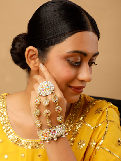 Mini Rang (Earrings, Mathapatti & Pair Of Hathphool)