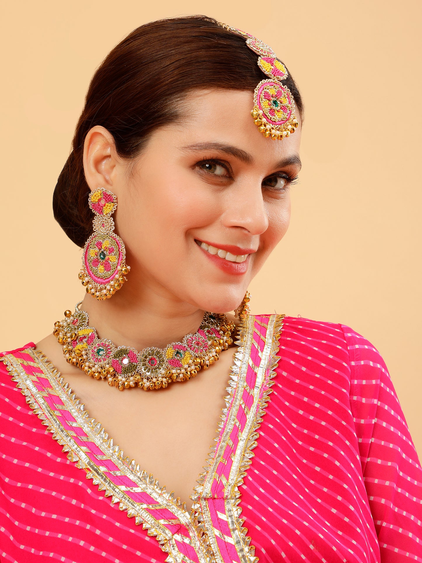 Noor (Earrings, Mangtikka & Sleek Necklace)