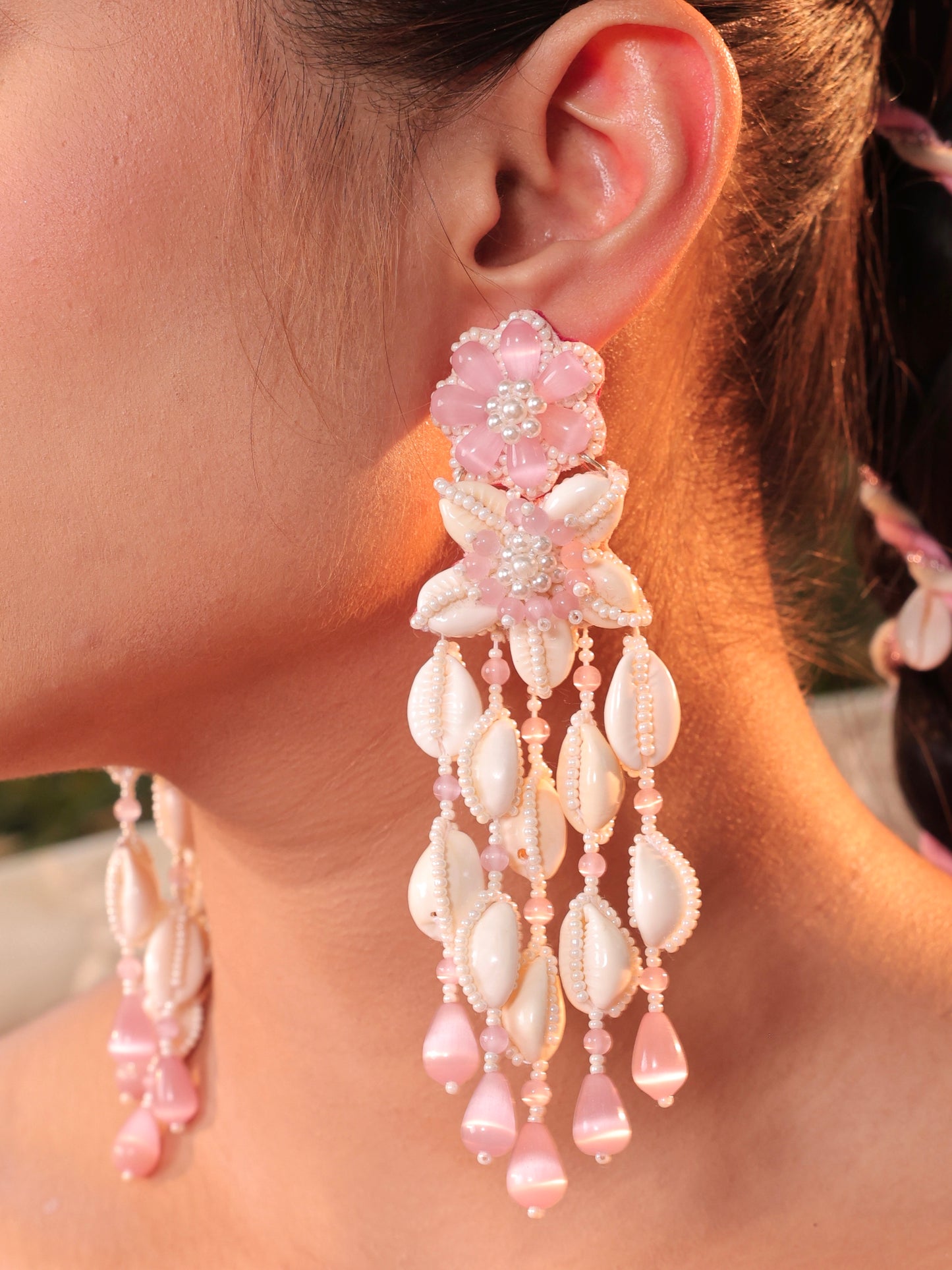 Rose Cowrie (Earrings, Mathapatti & Pair of Hathphool Set)