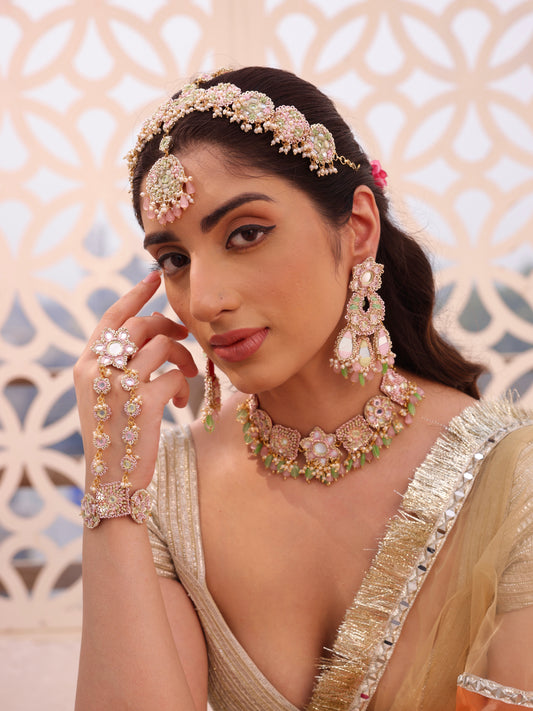 Sitara (Earrings, Mathapatti, Choker & Pair of Hathphool Set)