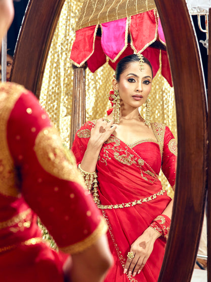 Jhilmil Earrings - Gold