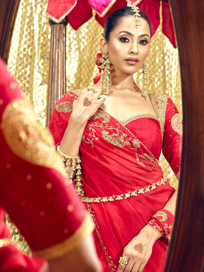Jhilmil Earrings, Mangtikka, Pair of Bangles & Set of Rings - Gold