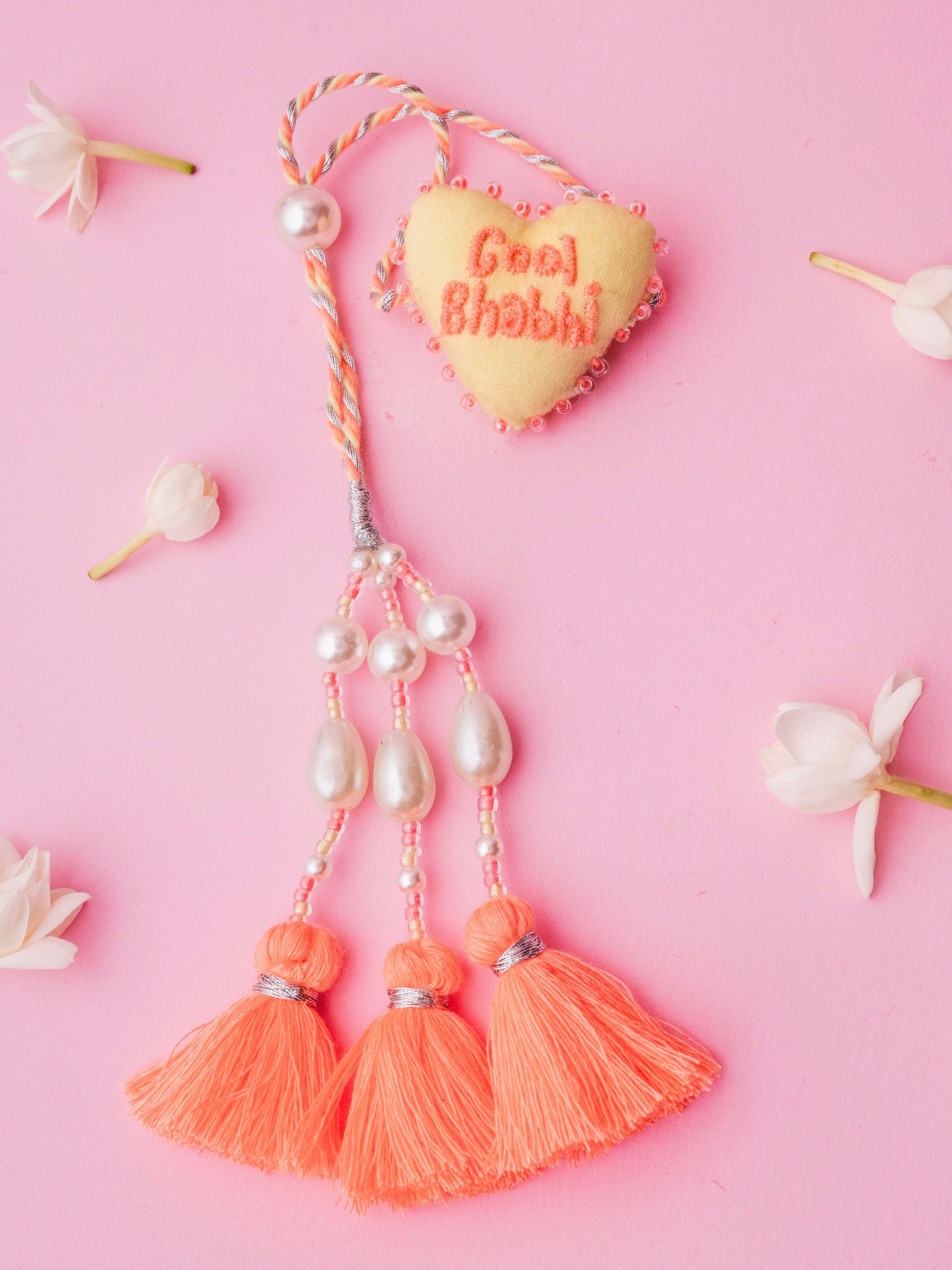 Describe cool bhabhi  lumba with tassel and pearl detail