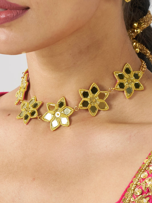 Tara Choker